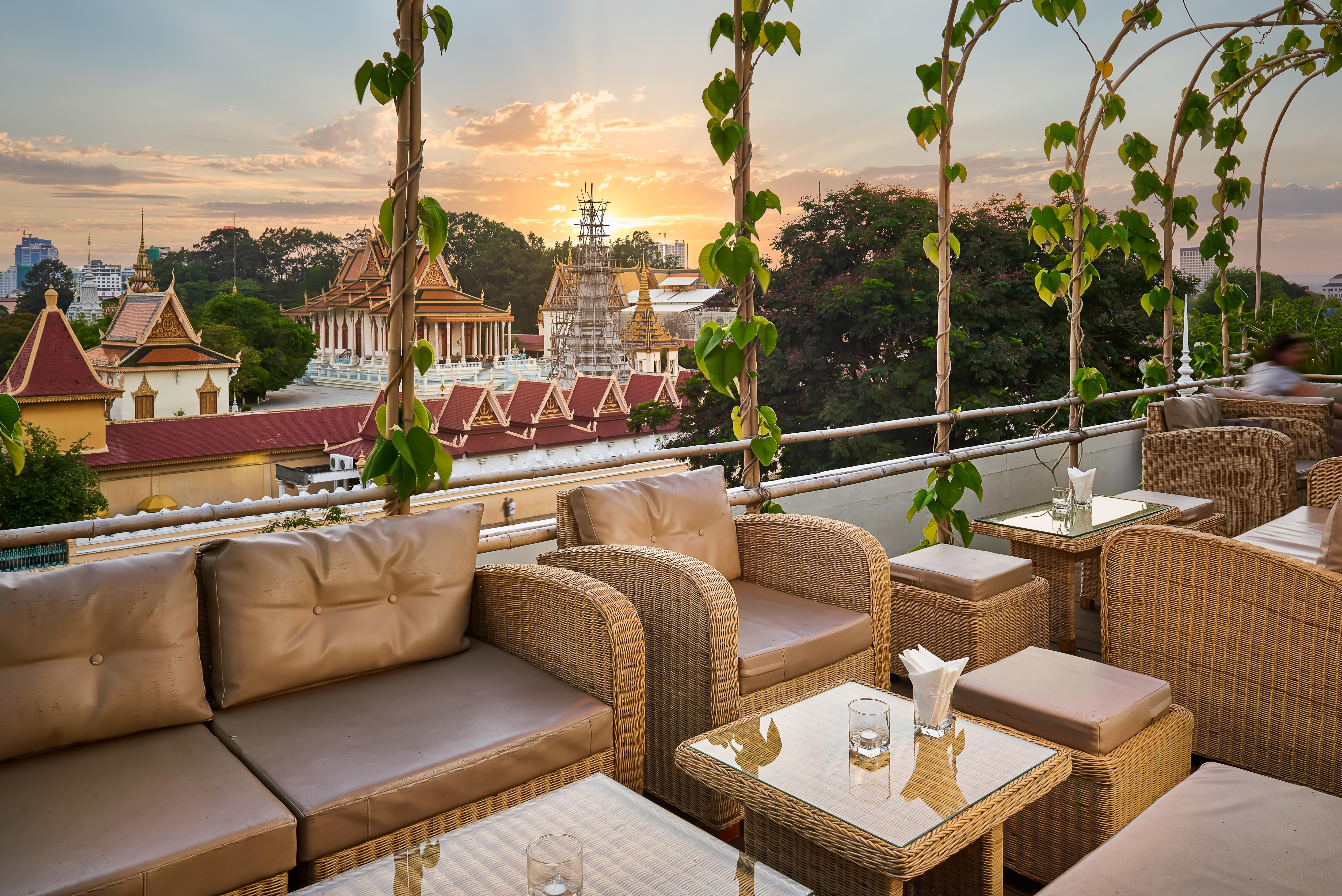 Palace Gate Hotel & Resort By Ehm Phnom Penh Exteriör bild